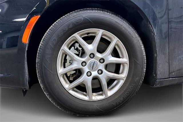 used 2025 Chrysler Pacifica car, priced at $26,995