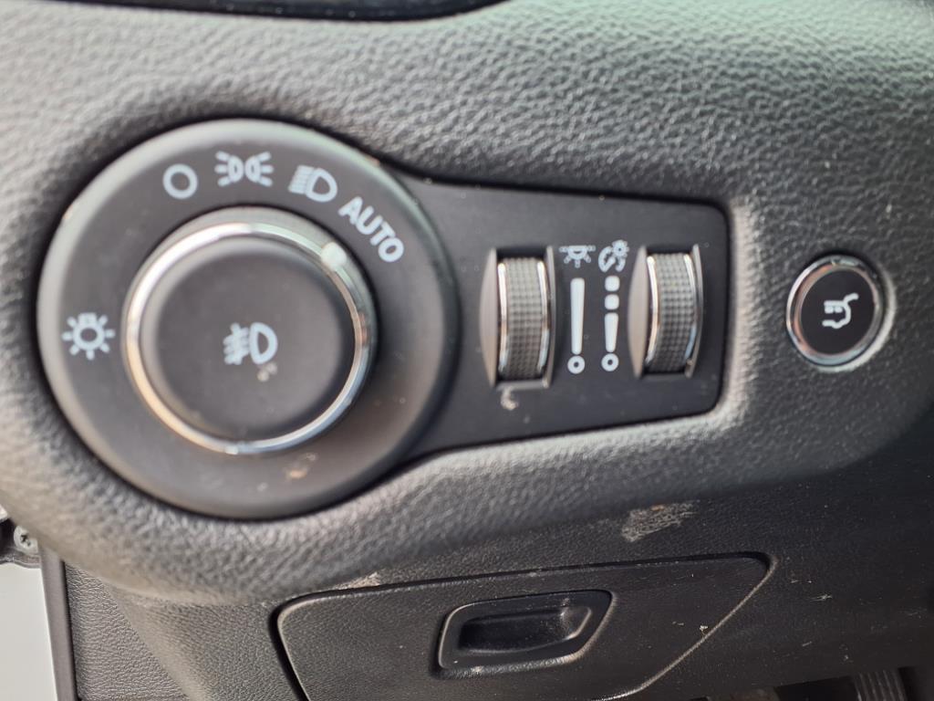 used 2023 Jeep Cherokee car, priced at $21,997