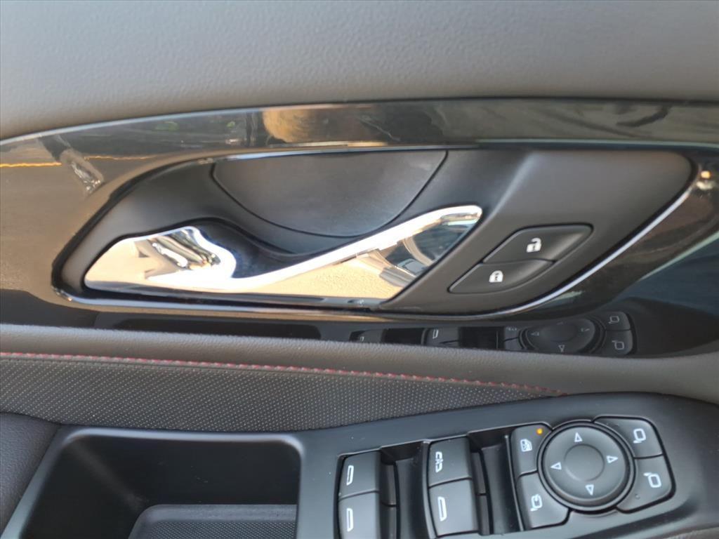 used 2023 Chevrolet Traverse car, priced at $33,699