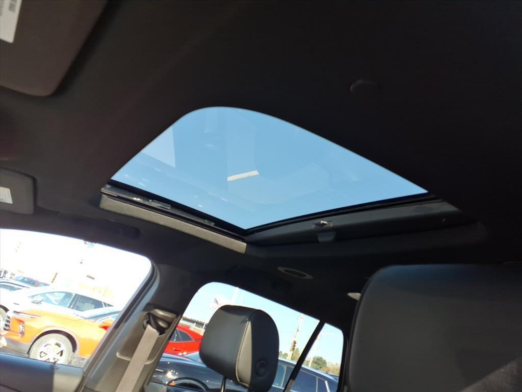 used 2023 Chevrolet Traverse car, priced at $33,699