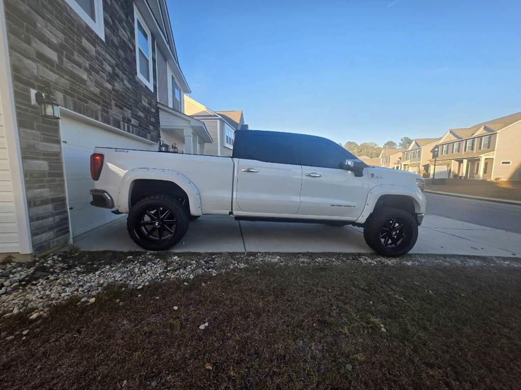 used 2022 GMC Sierra 1500 car, priced at $38,599