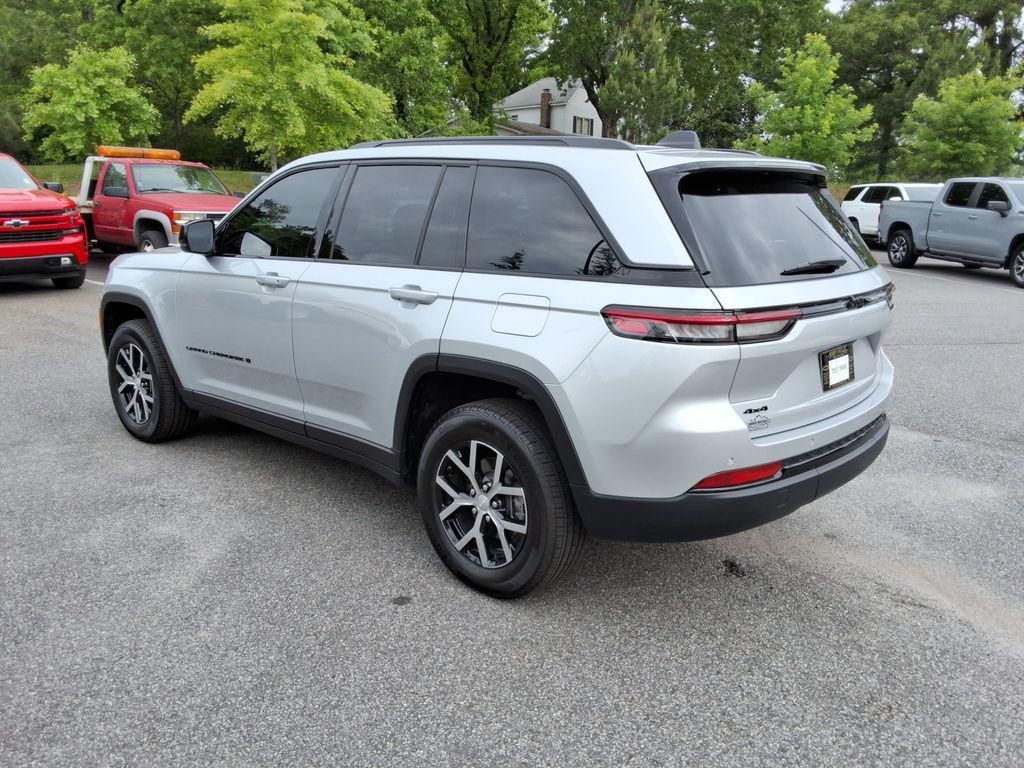 used 2025 Jeep Grand Cherokee car, priced at $39,837
