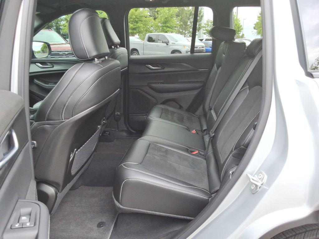 used 2025 Jeep Grand Cherokee car, priced at $39,837