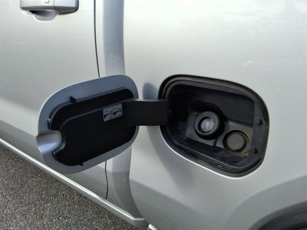 used 2021 GMC Sierra 1500 car, priced at $31,899