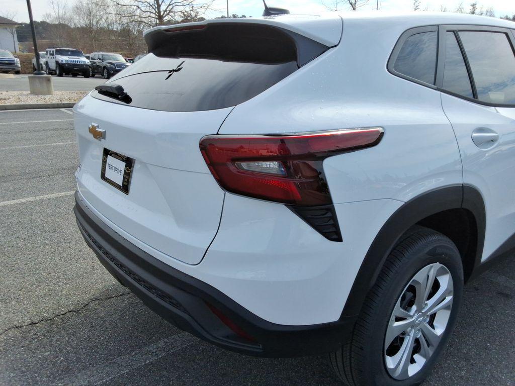 new 2026 Chevrolet Trax car, priced at $23,039