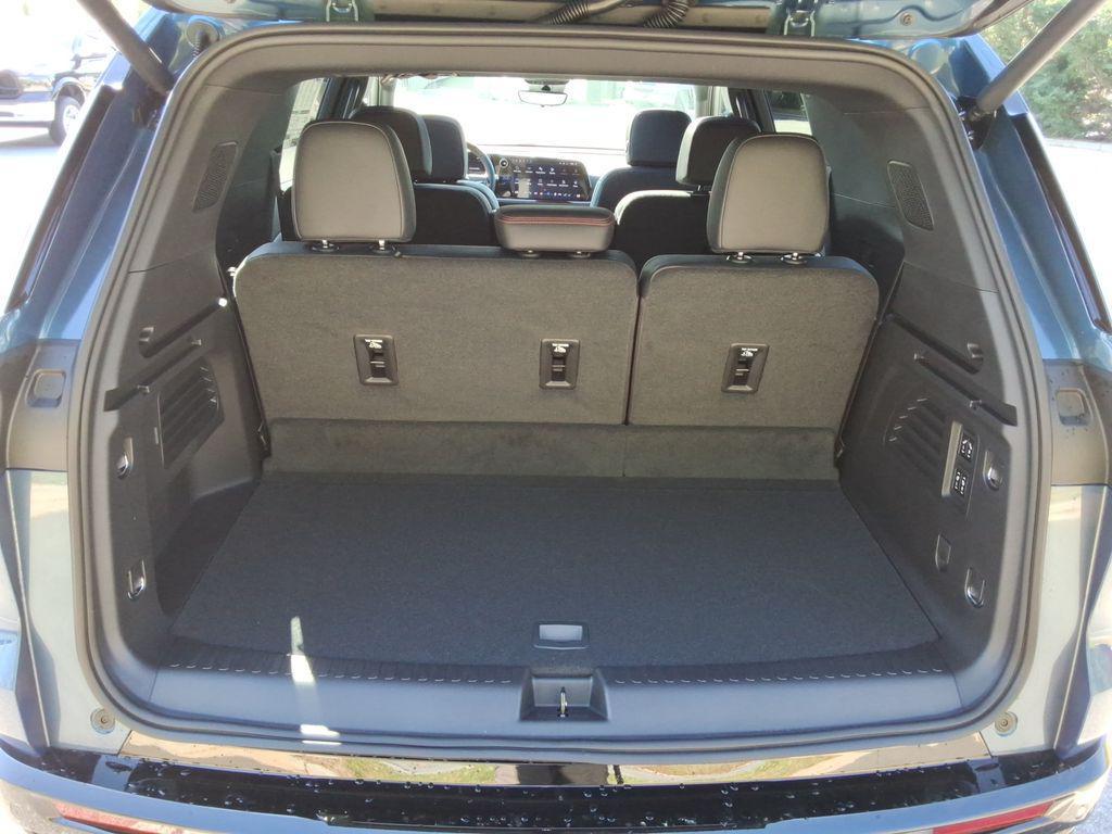 new 2026 Chevrolet Traverse car, priced at $56,065