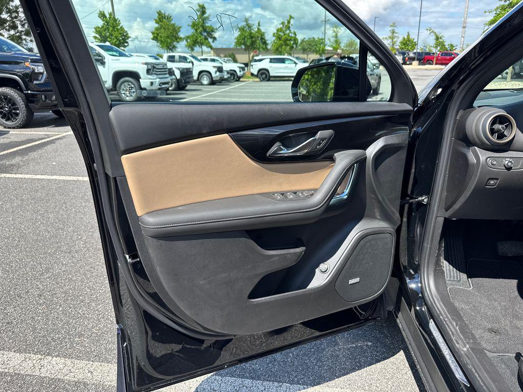 new 2025 Chevrolet Blazer car, priced at $43,063