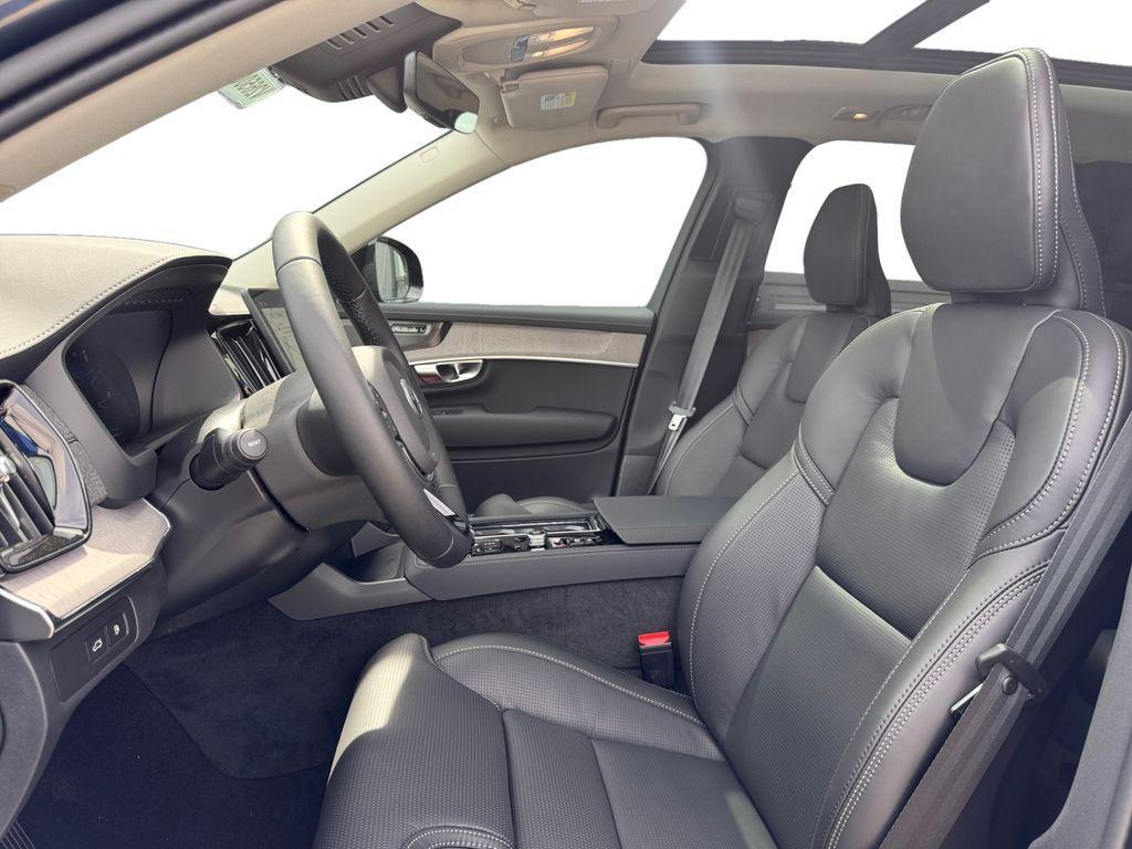 new 2026 Volvo XC90 Plug-In Hybrid car, priced at $87,179