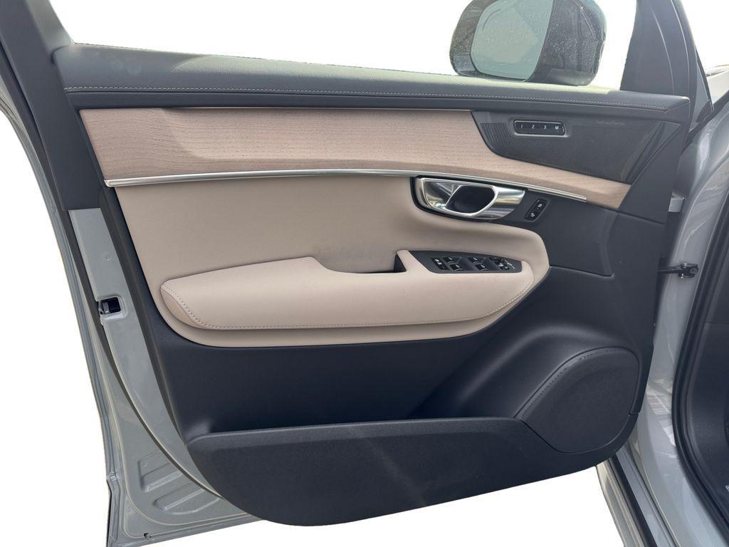 new 2026 Volvo XC90 car, priced at $76,209
