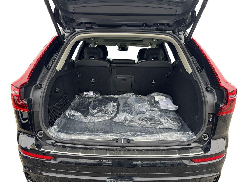 new 2026 Volvo XC60 Plug-In Hybrid car, priced at $75,904