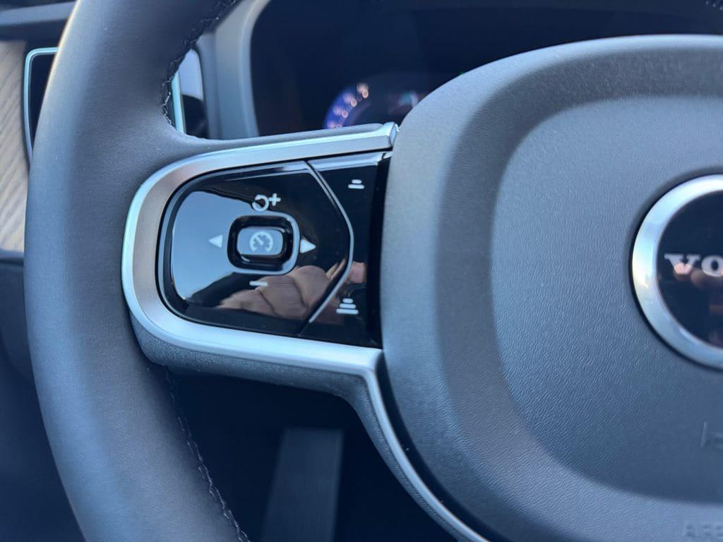 new 2026 Volvo XC60 car, priced at $58,109