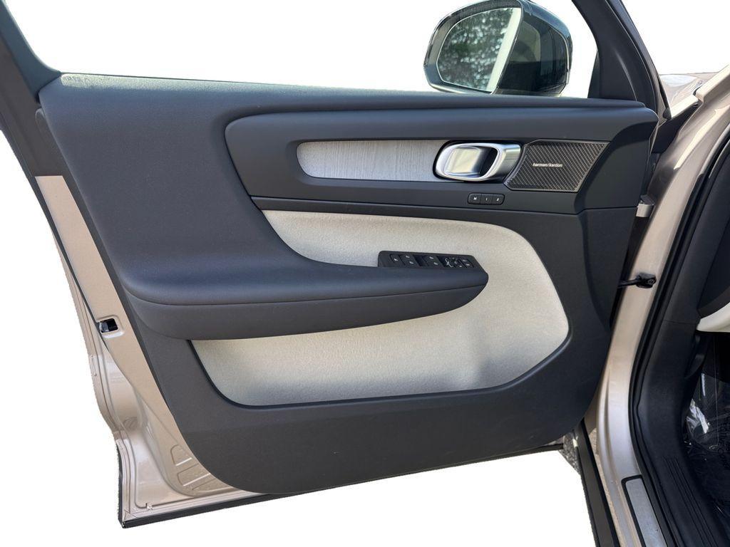 used 2023 Volvo XC40 car, priced at $35,656