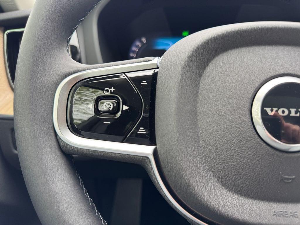 new 2026 Volvo XC60 car, priced at $58,654