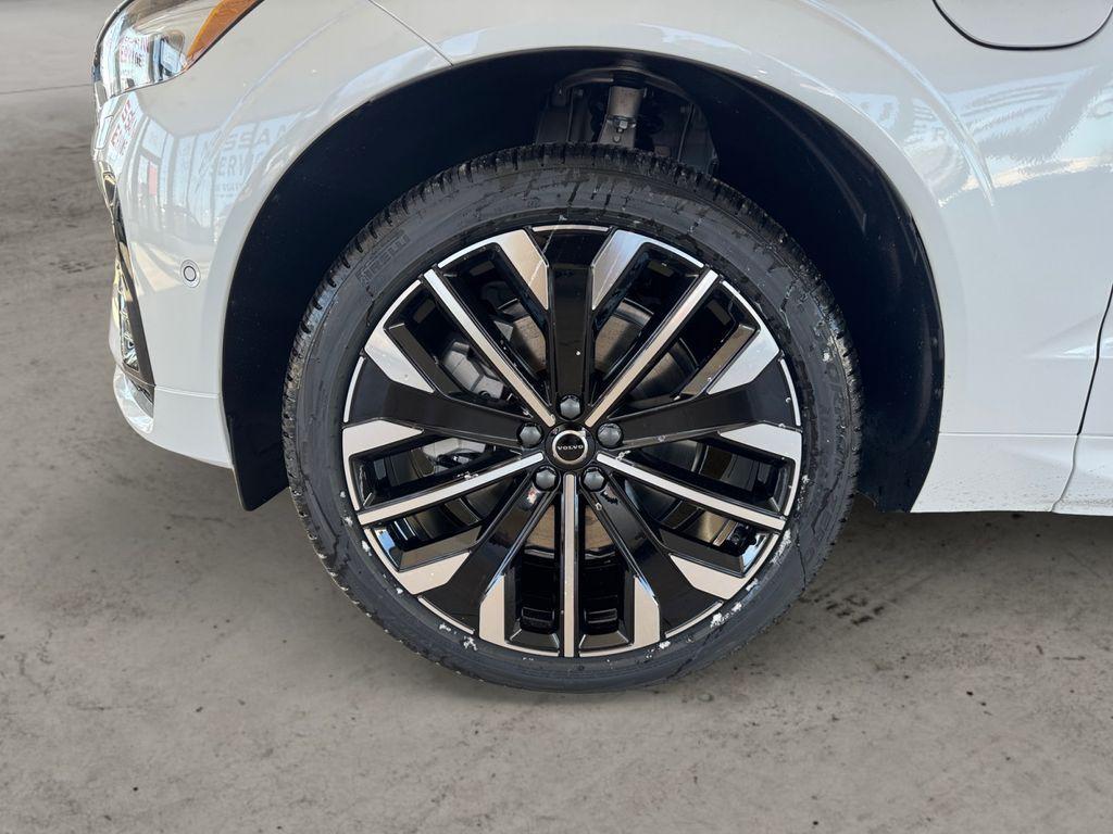 new 2026 Volvo XC60 Plug-In Hybrid car, priced at $75,784