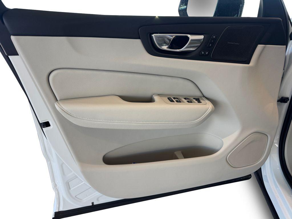 new 2026 Volvo XC60 Plug-In Hybrid car, priced at $75,784