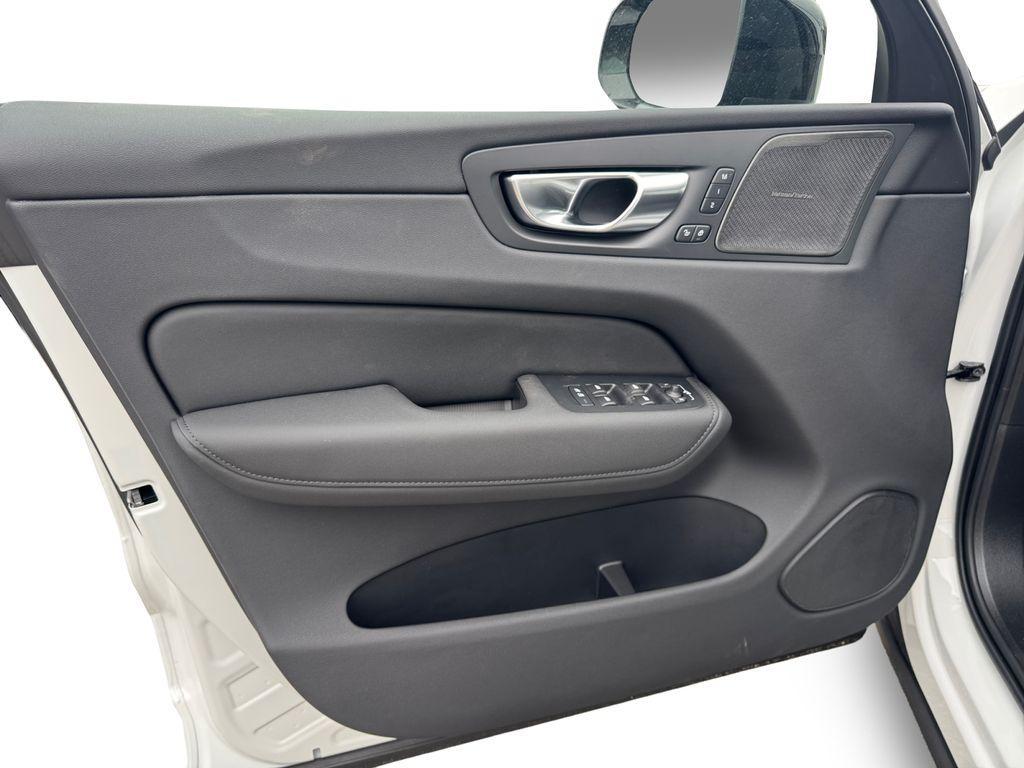 new 2026 Volvo XC60 car, priced at $59,039