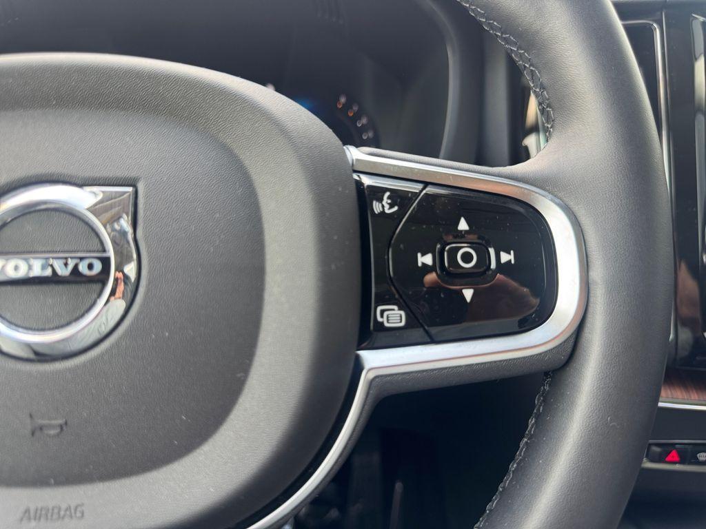 used 2023 Volvo XC60 car, priced at $37,886