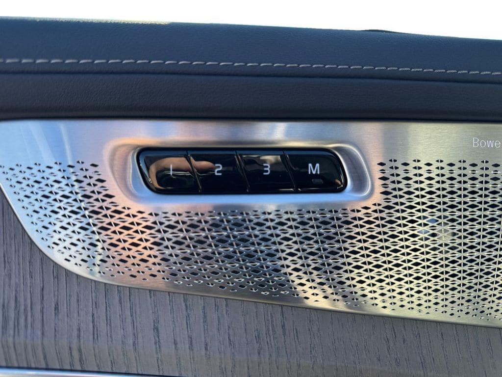 new 2025 Volvo XC90 car, priced at $76,504