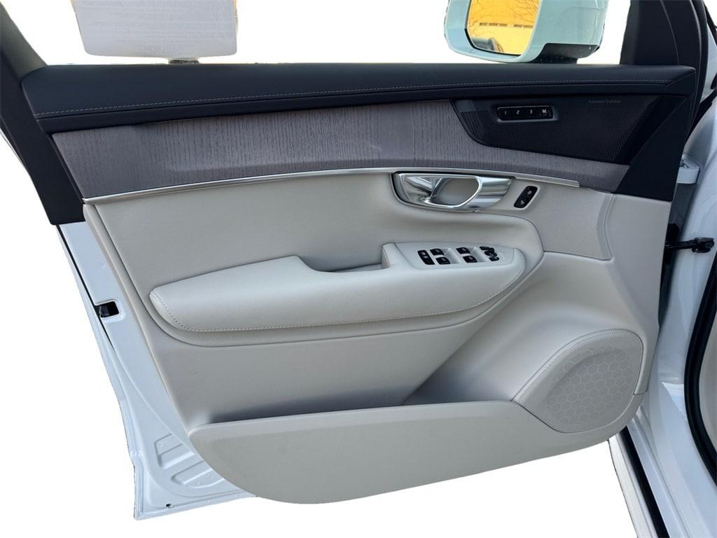 new 2026 Volvo XC90 Plug-In Hybrid car, priced at $86,174