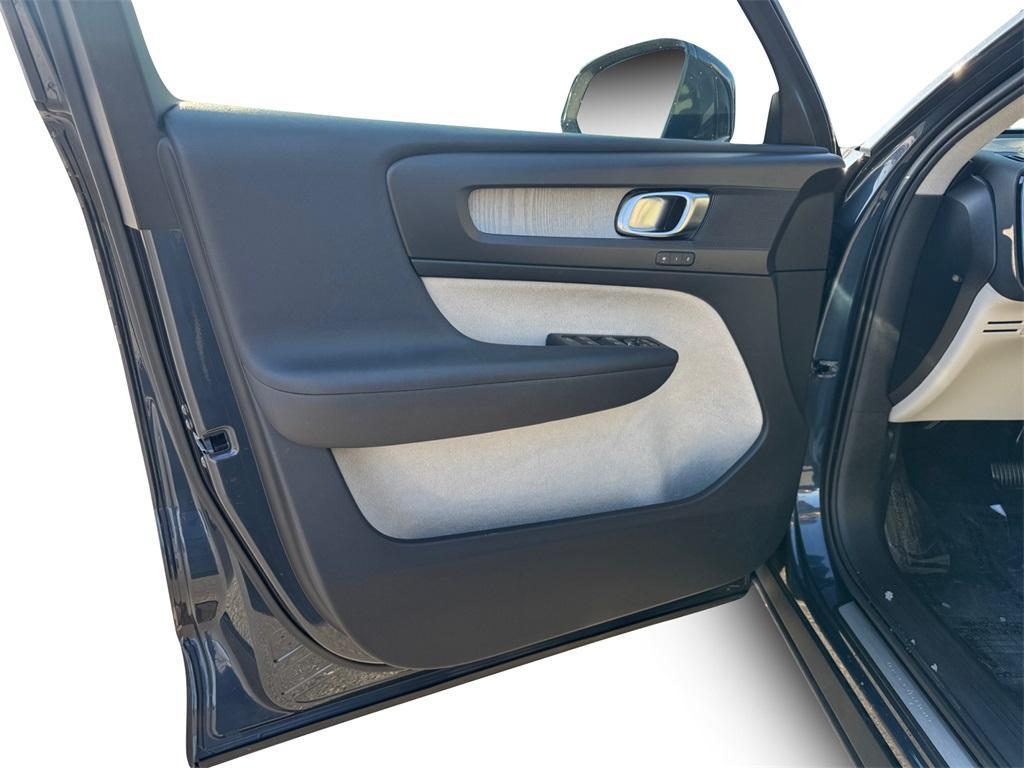 used 2019 Volvo XC40 car, priced at $20,868