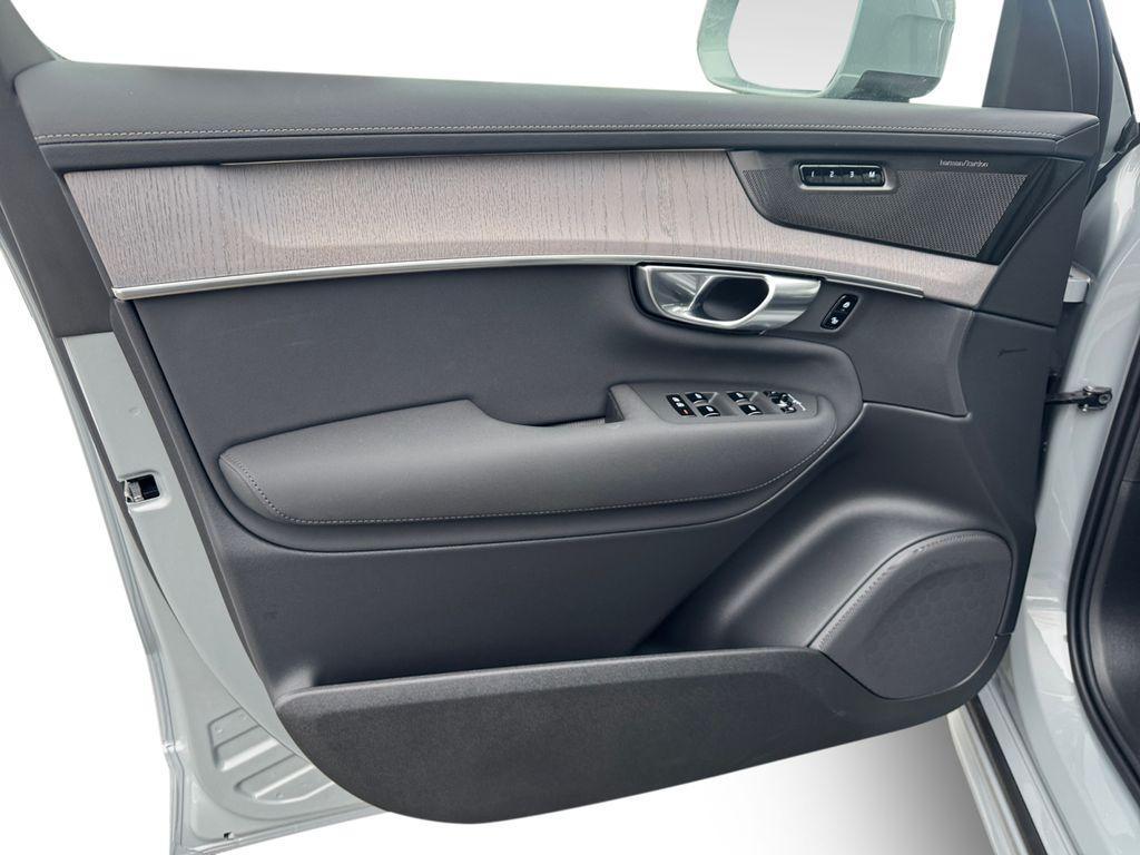new 2026 Volvo XC90 car, priced at $75,704