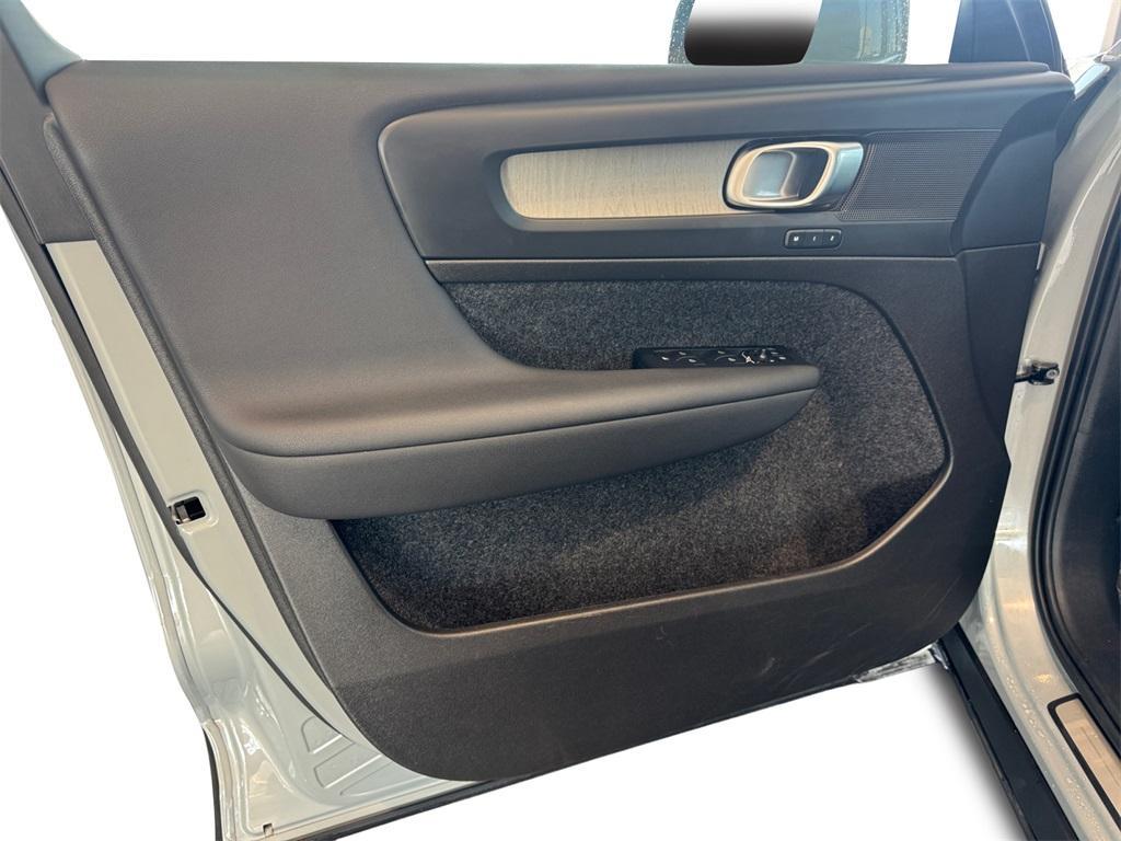 used 2025 Volvo XC40 car, priced at $32,656