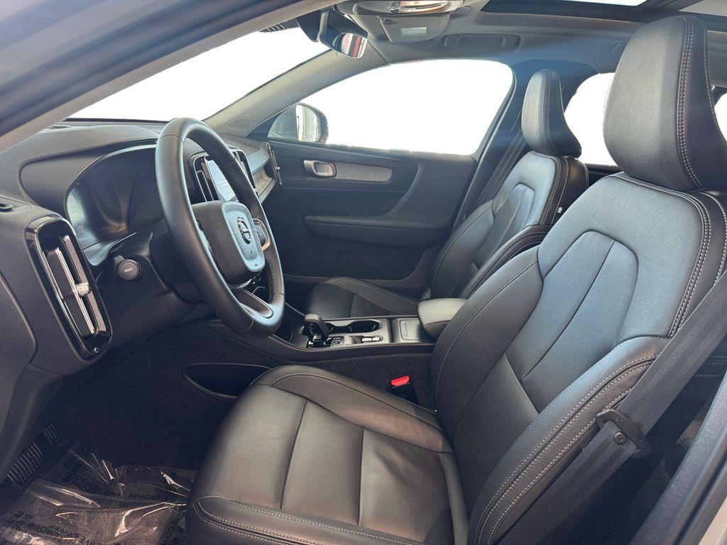 used 2025 Volvo XC40 car, priced at $32,656