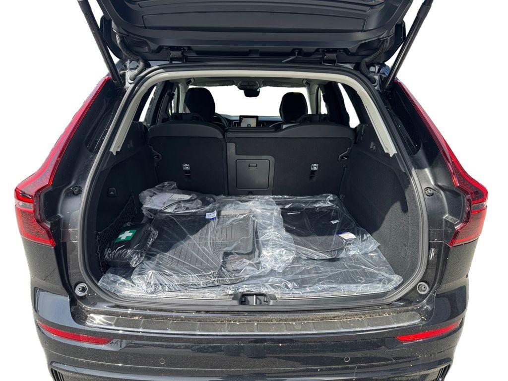 new 2026 Volvo XC60 Plug-In Hybrid car, priced at $75,689