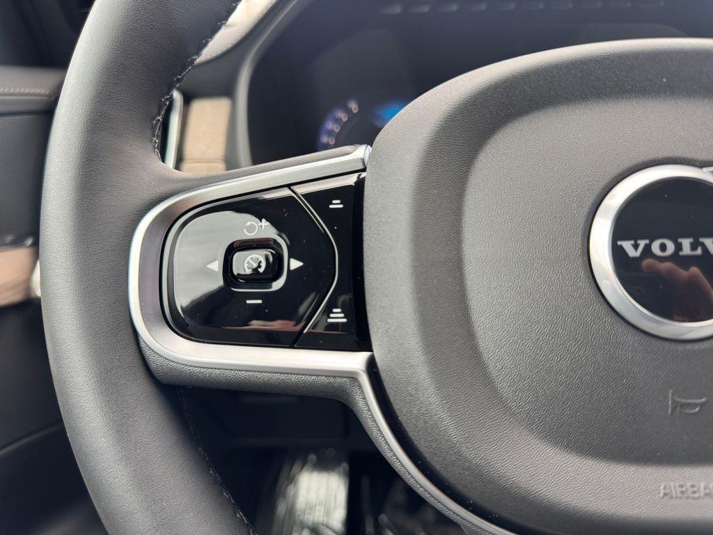 new 2025 Volvo XC90 Plug-In Hybrid car, priced at $75,644
