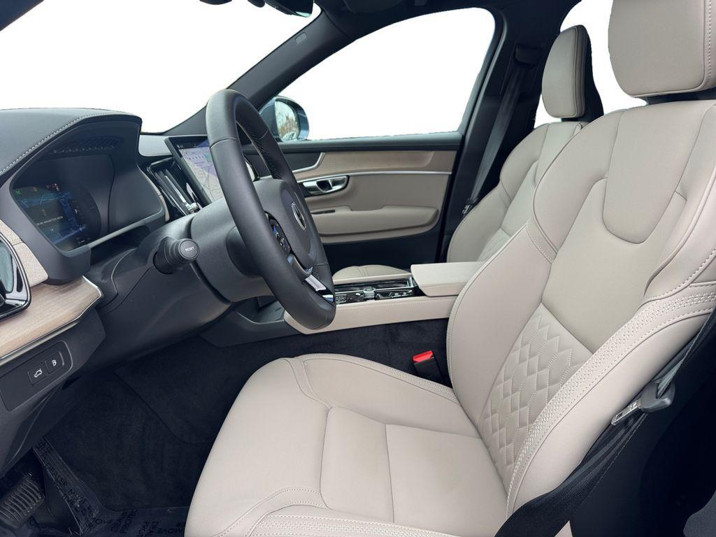 new 2025 Volvo XC90 Plug-In Hybrid car, priced at $75,644