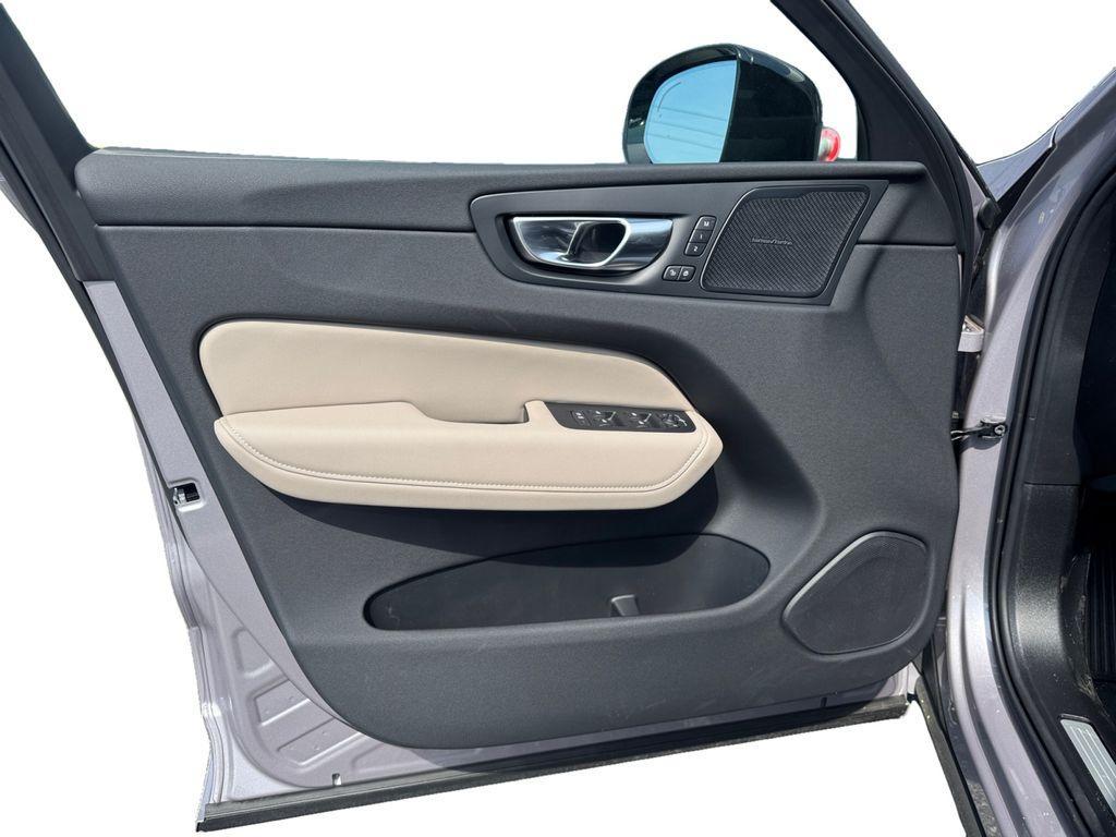 new 2026 Volvo XC60 car, priced at $59,039