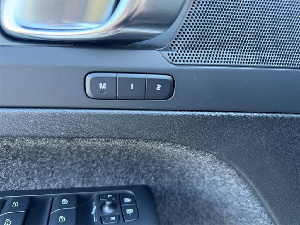 used 2025 Volvo XC40 car, priced at $33,297