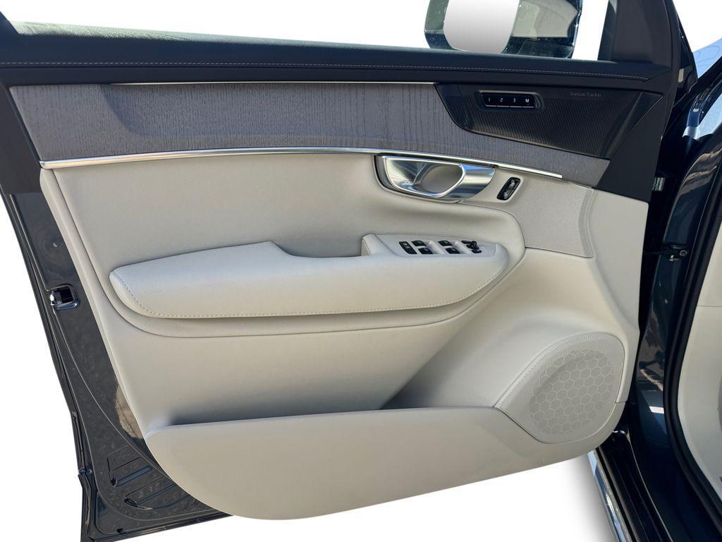 new 2026 Volvo XC90 car, priced at $78,069