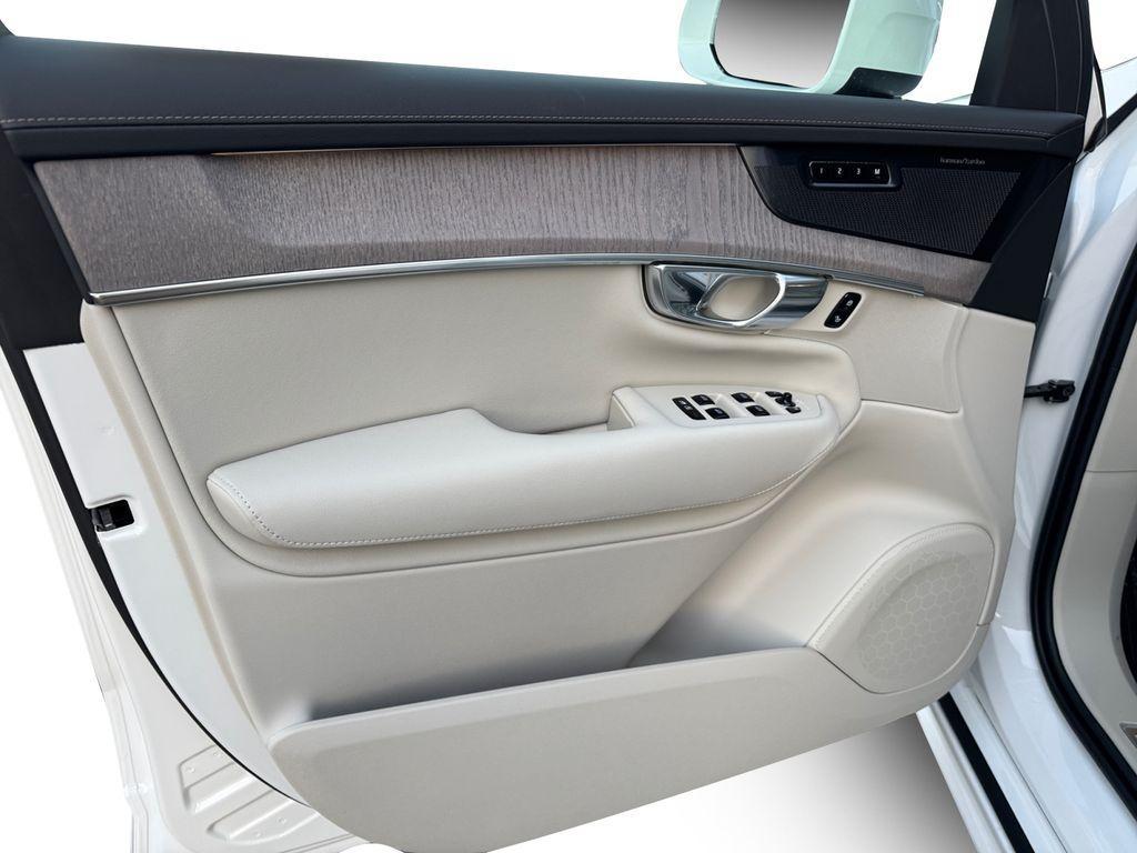 new 2026 Volvo XC90 car, priced at $75,704