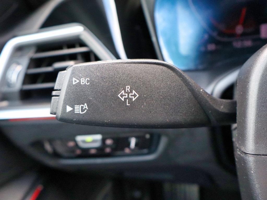 BMW 3 Series view 24