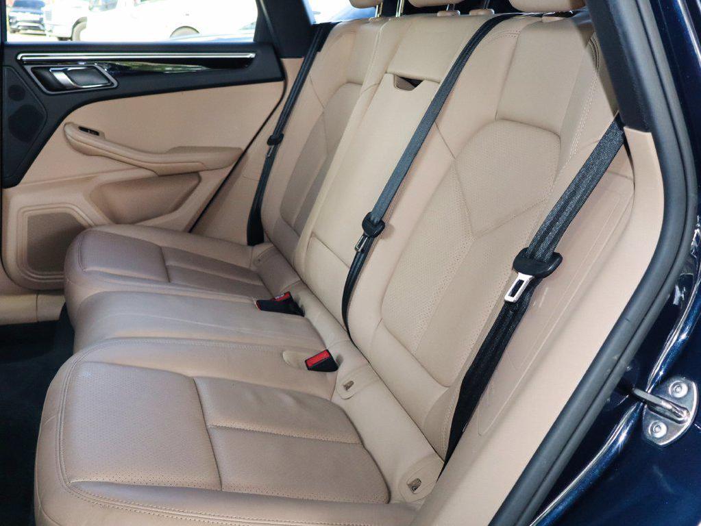 Porsche Macan view 42