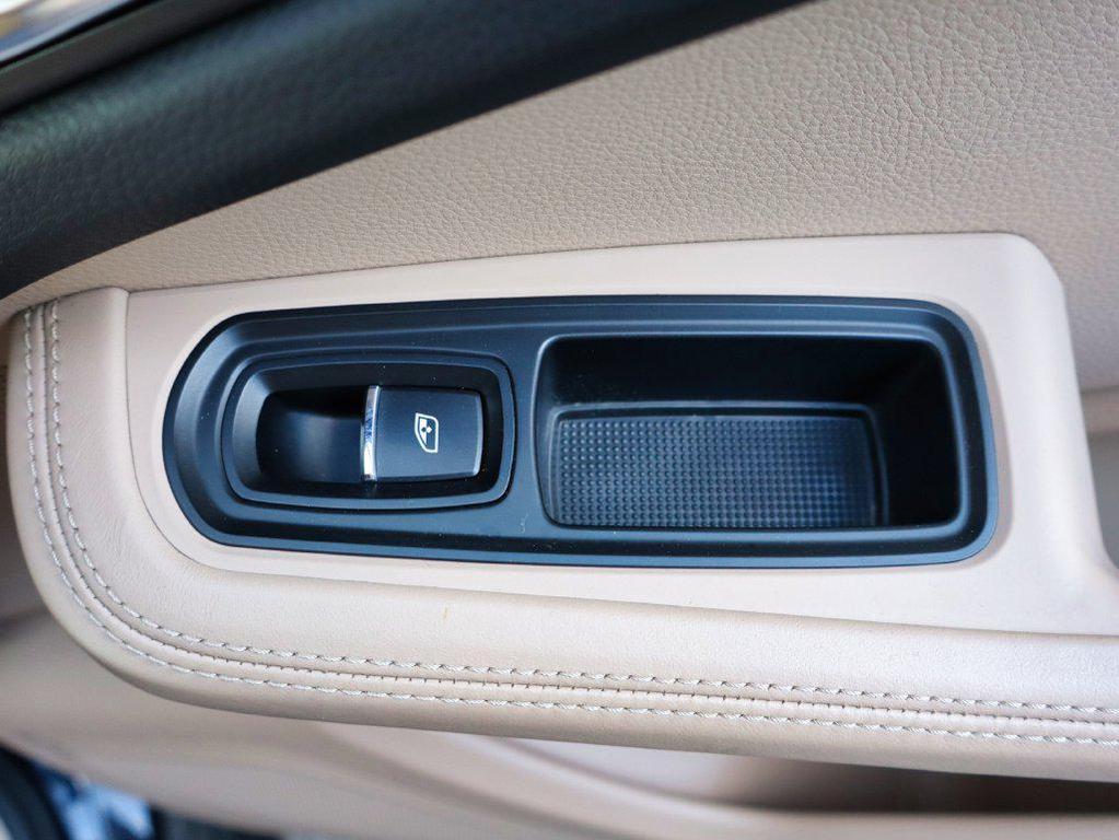Porsche Macan view 50