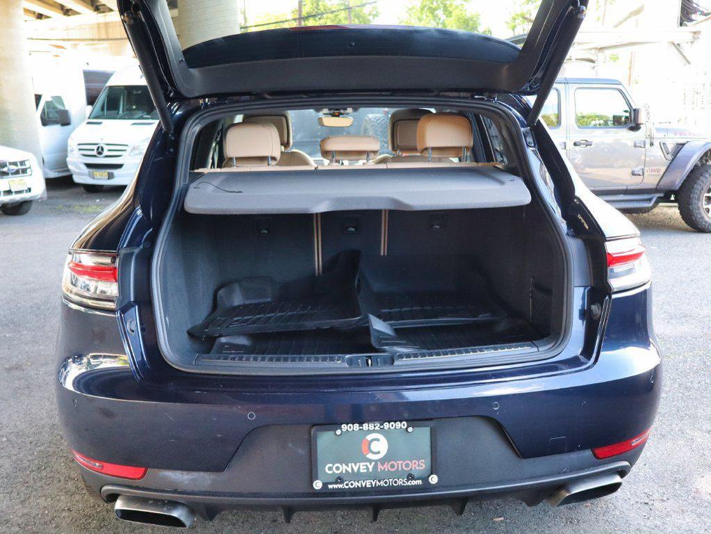 Porsche Macan view 64