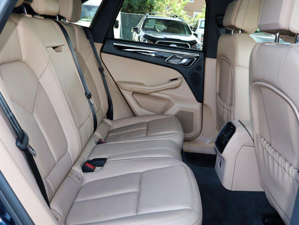Porsche Macan view 44