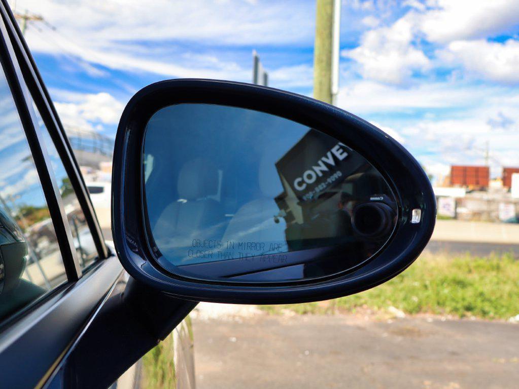 Porsche Macan view 17