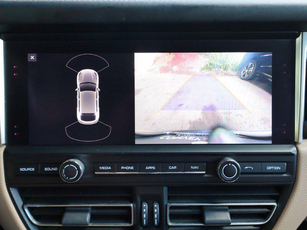 Porsche Macan view 30