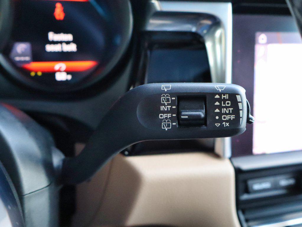 Porsche Macan view 35