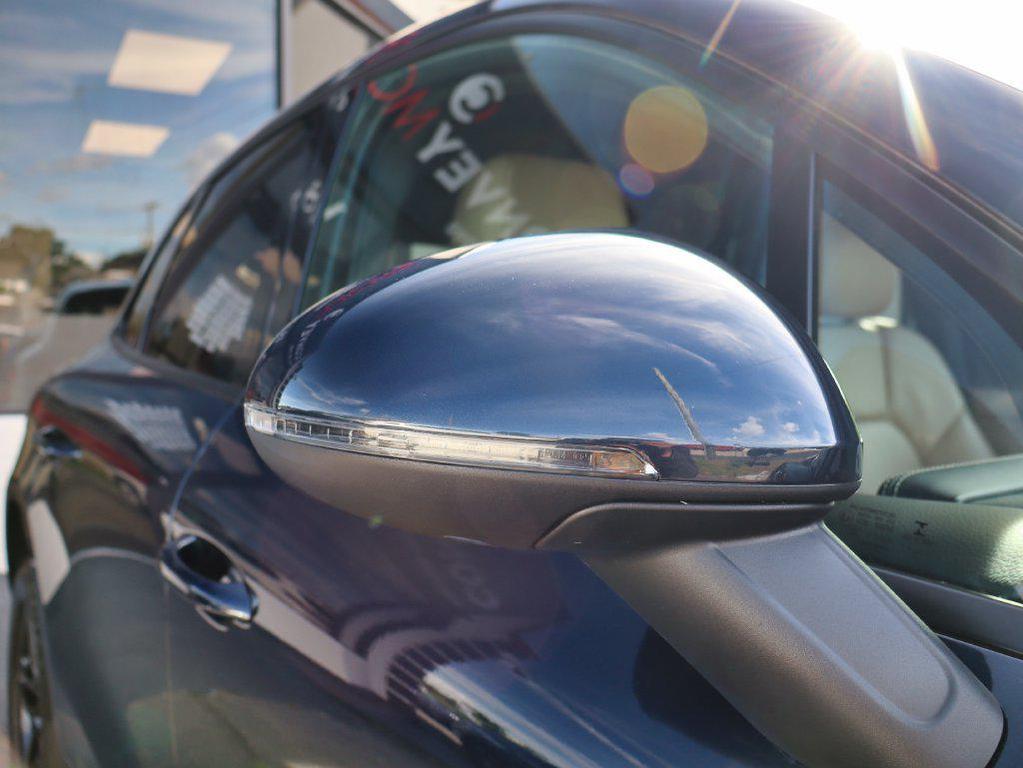 Porsche Macan view 14