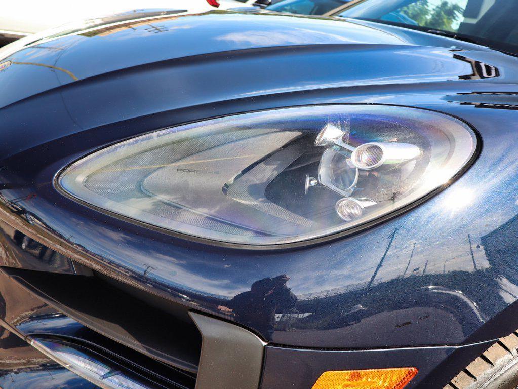 Porsche Macan view 11