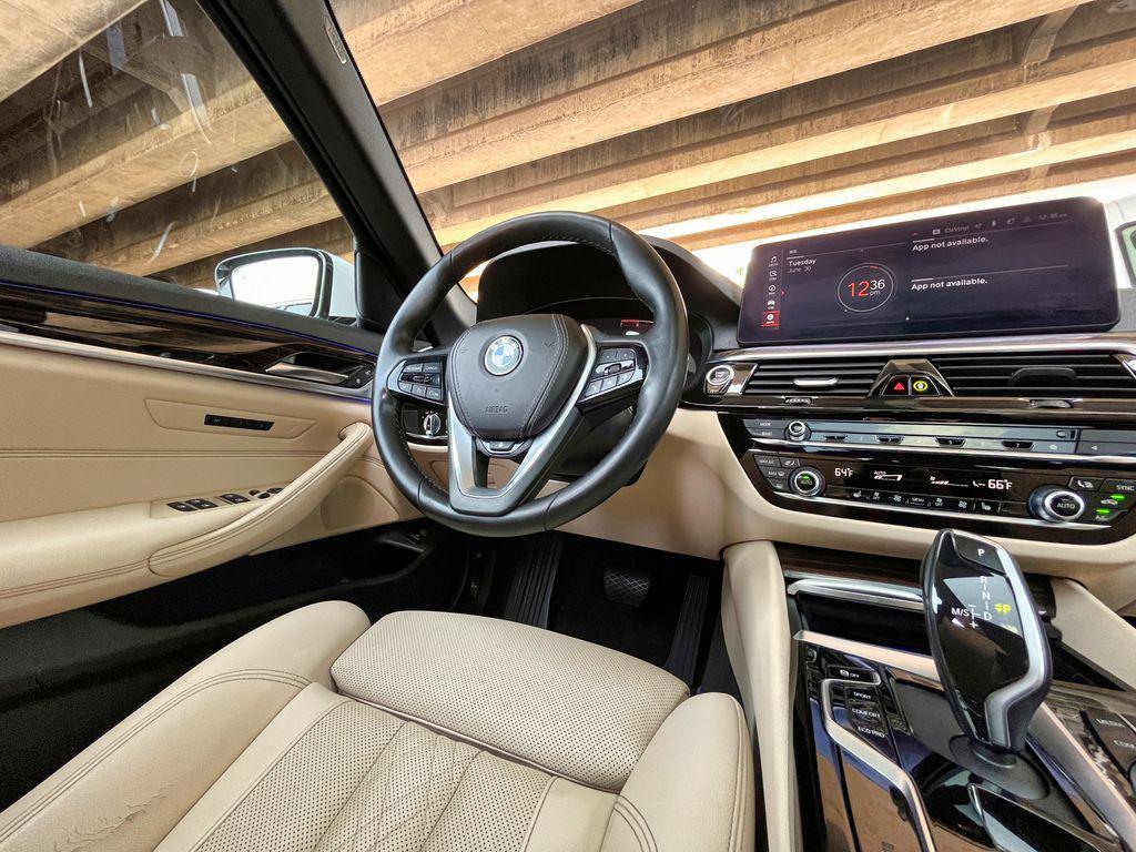 BMW 5 Series view 17
