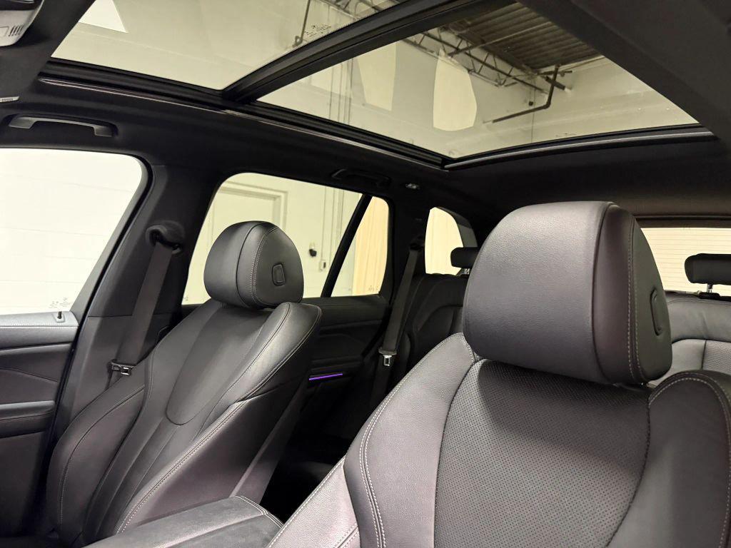 BMW X5 view 16