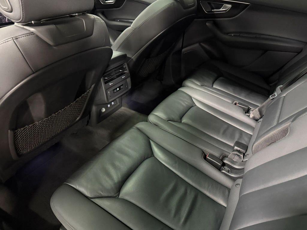 Audi Q7 view 44