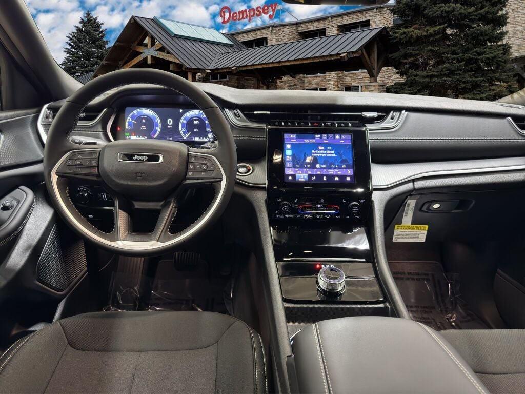 new 2025 Jeep Grand Cherokee car, priced at $42,060