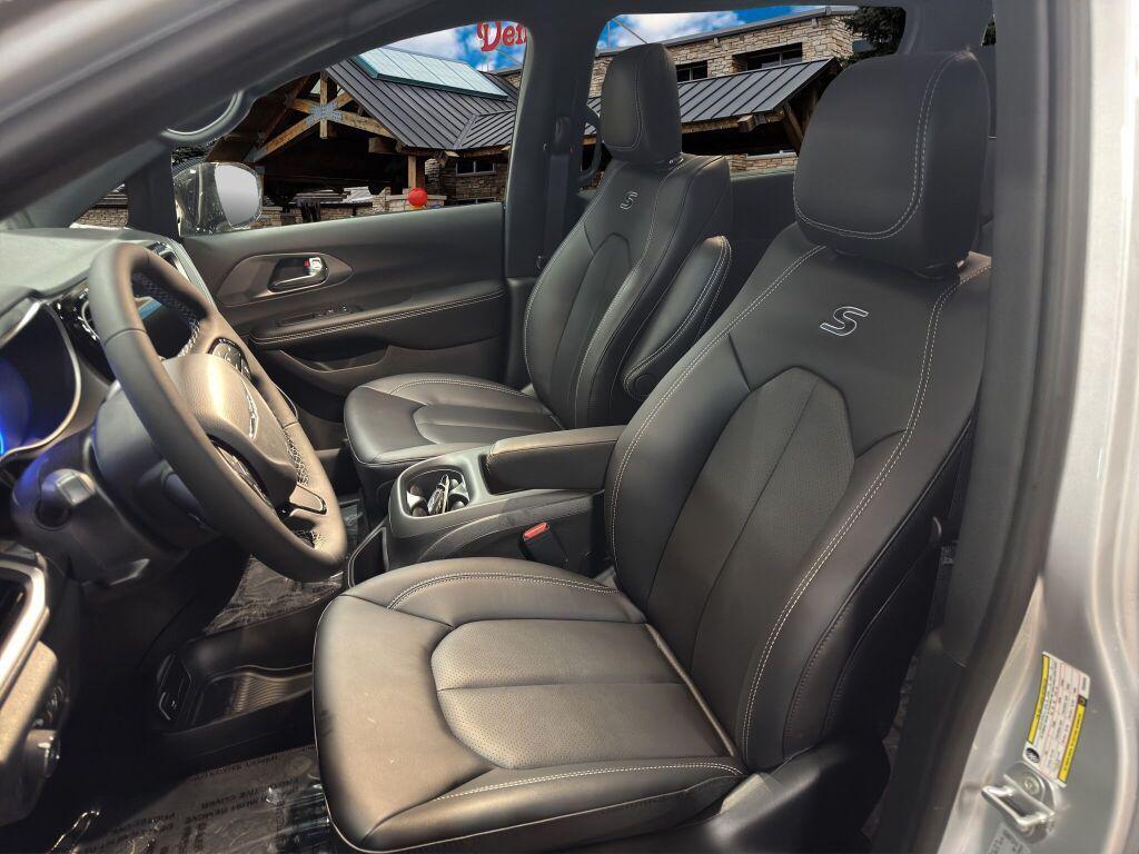 new 2026 Chrysler Pacifica car, priced at $45,061