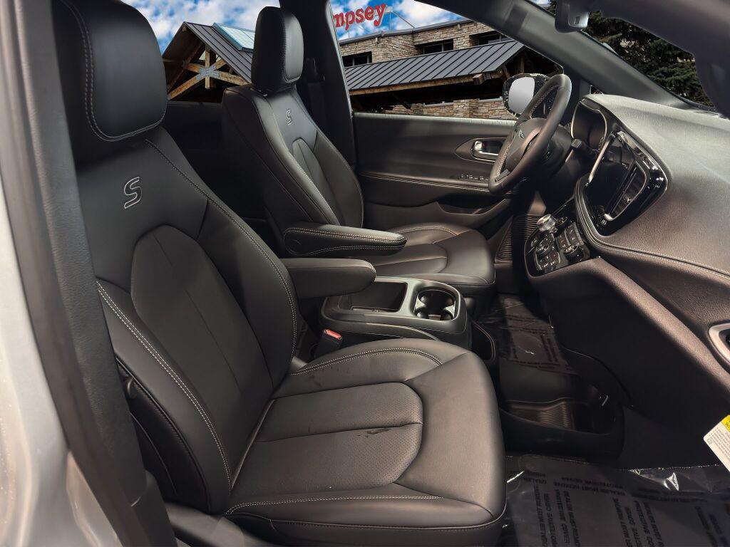 new 2026 Chrysler Pacifica car, priced at $47,428